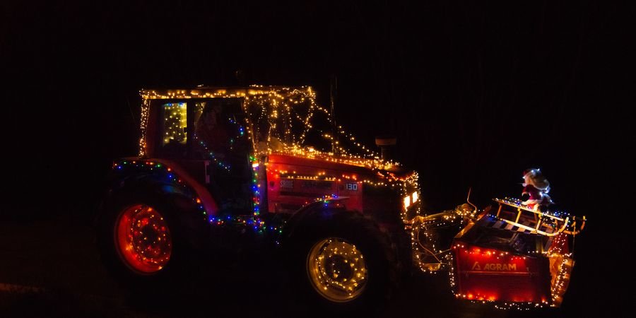 image - Féeries chastroises - Parade de tracteurs lumineux