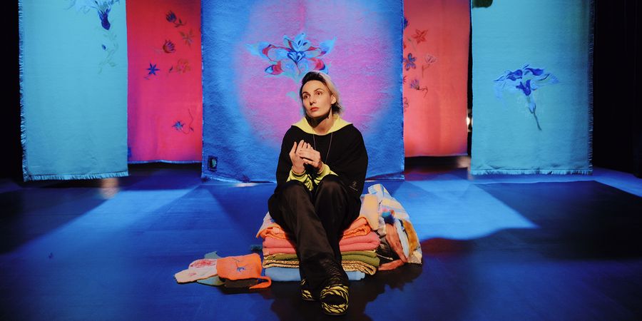 image - En Avant // Dit is (niet) de evolutietheorie van de troost - Aya Sabi en Dounia Mahammed