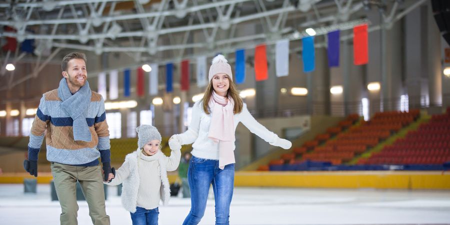 À la recherche d’une patinoire en Belgique ? Voici LE guide pour glisser en famille dans les trois régions !