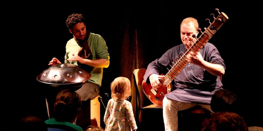 image - Zakoustics - Concerts pour bébés 0-3 ans - Sitar & Handpan