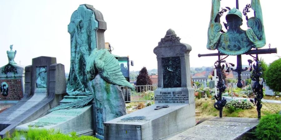 image - Le cimetière d'Ixelles, so famous, so Art Deco