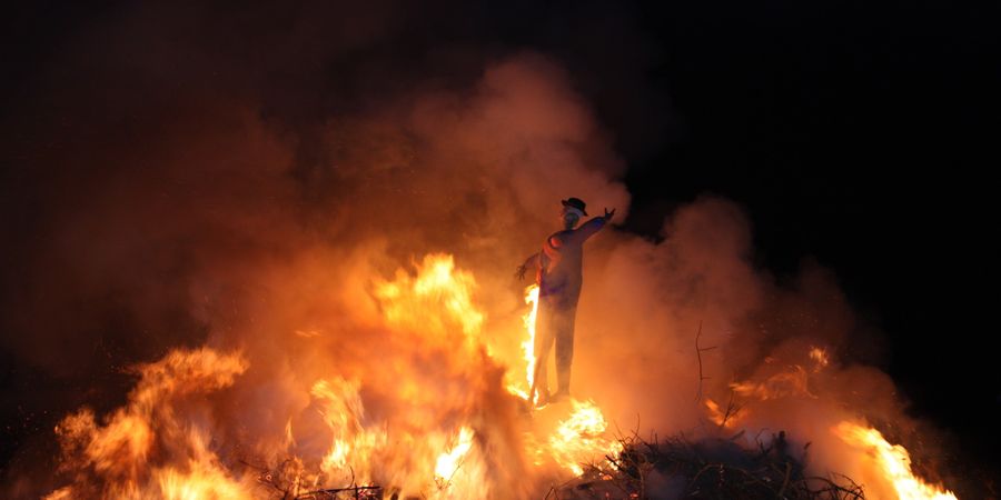 image - Le Char du bonhomme hiver face aux Barbençonnais