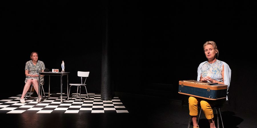 image - Loin de Linden | Veronika Mabardi | Giuseppe Lonobile