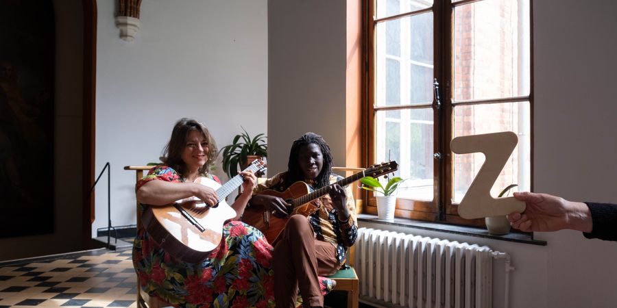 image - Les Zinopinées - Protest songs au monastère par Soledad Kalza et Sina Kienou