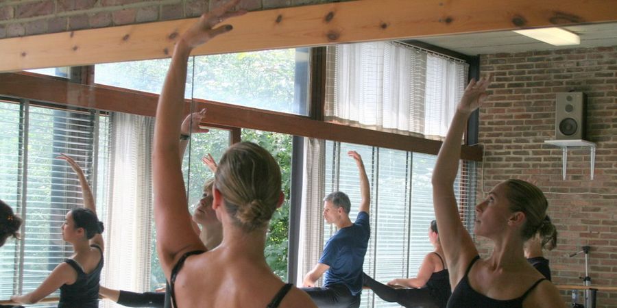 image - Cours de danse classique pour adultes