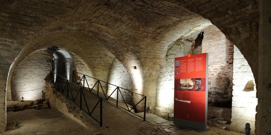 image - Museumbezoek en wandeling: de archeologische site van de Coudenberg en het Park van Brussel