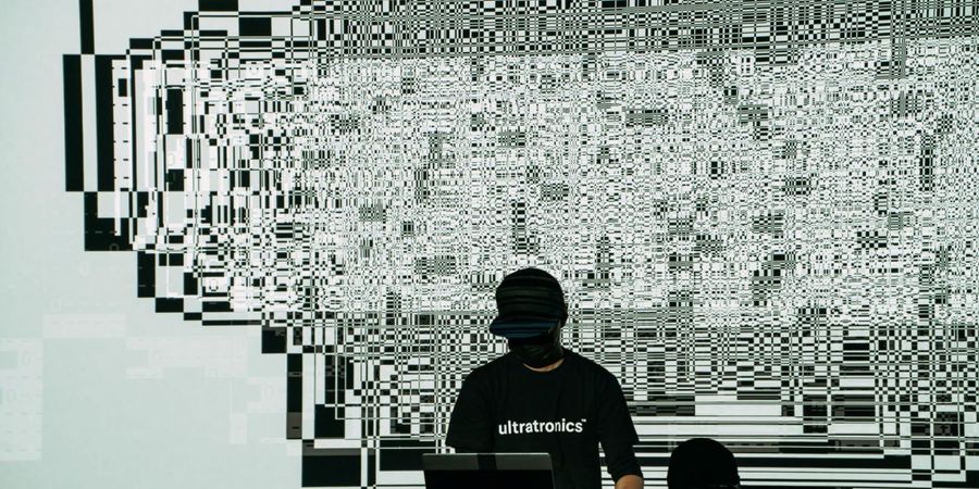 image - Ryoji Ikeda - Ultratronics [Live Set]