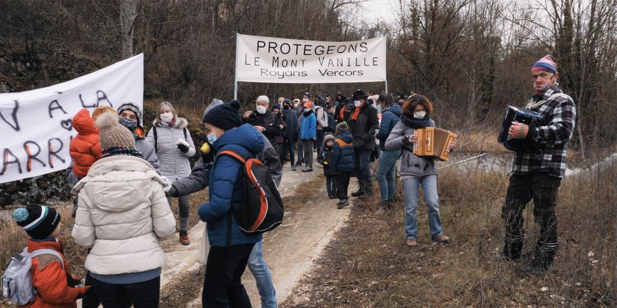 image - A travers champs : Des cailloux dans la chaussure (documentaire)
