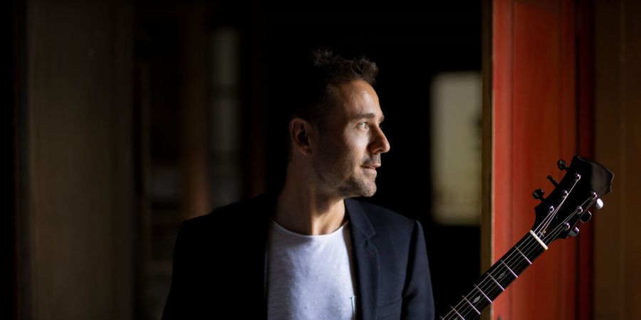 image - Club de jazz hongro-espagnol-belge avec Albert Vila, guitariste