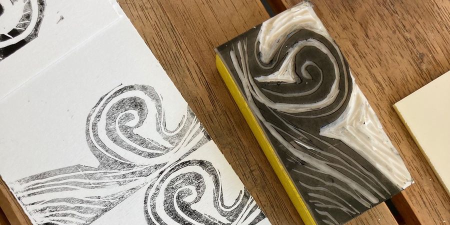 image - Atelier de linogravure - La politique, on la tamponne !