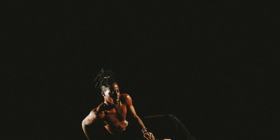 image - Cocq'Arts Festival - Noir + Bii Yend + Alex devant les Cimes 