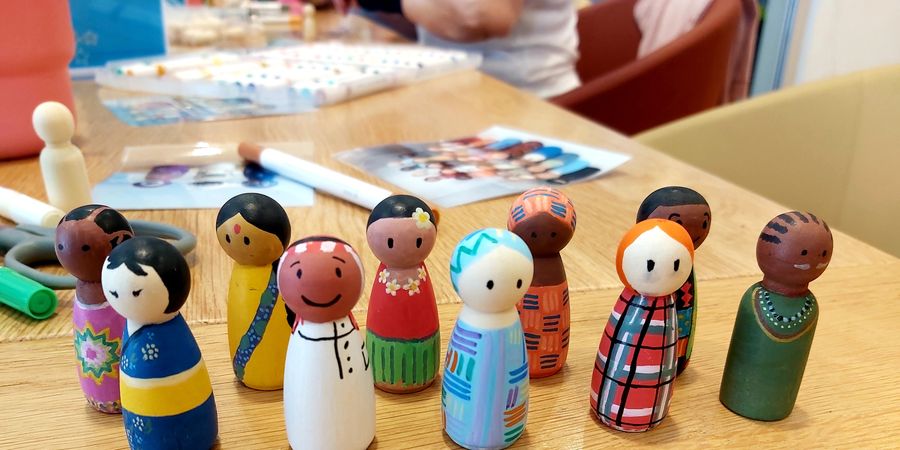 image - Kinderknutsel 'Peg dolls beschilderen' 