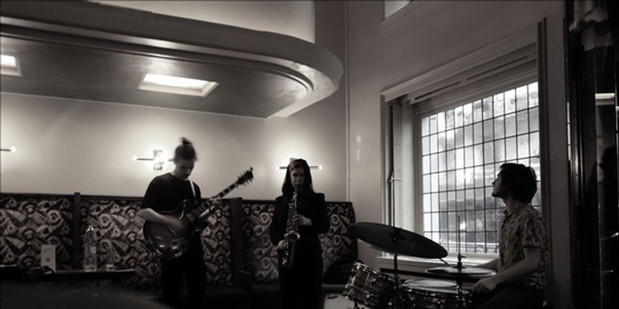 image - Caféconcert - Halibut On The Moon