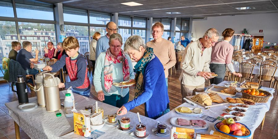 image - Petit déjeuner Oxfam Huy- Insitut de l'Europe Quai d' Arona,1