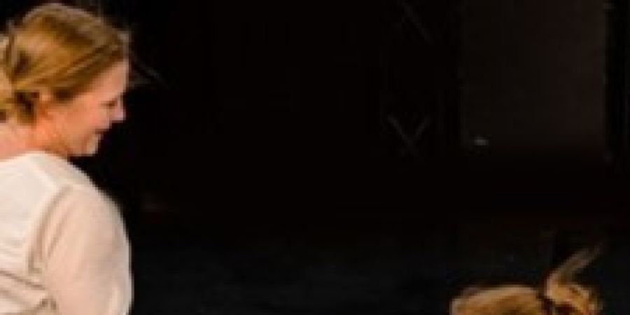 image - Figurentheater Eigentlich & Sarah Wissner: KISSEN - sonst nix | Eupener Puppenspiele