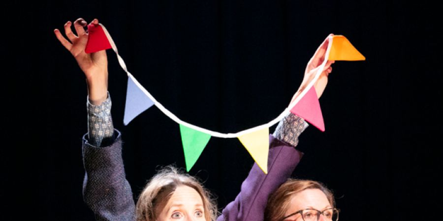 image - La Petite Fille aux tissus