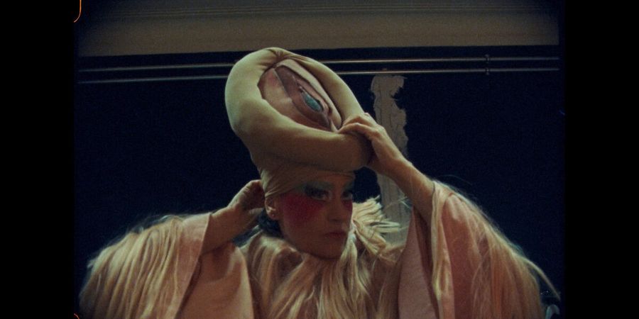 image - Peaches goes bananas