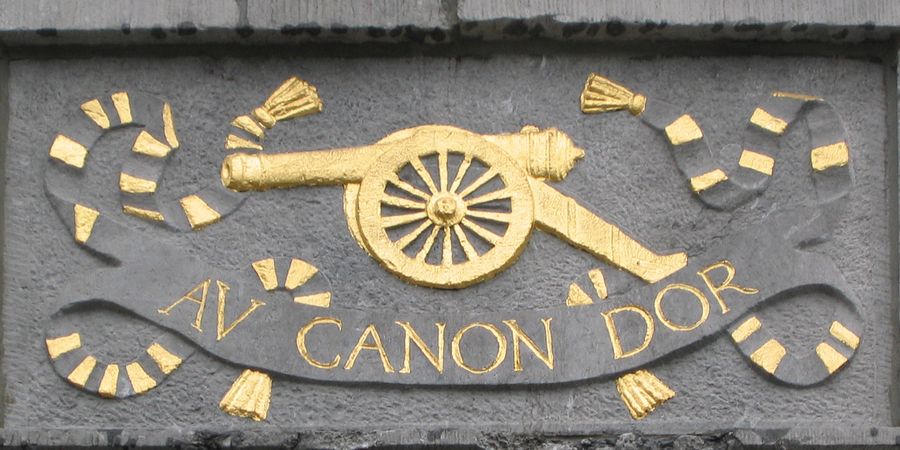 image - À la découverte des enseignes en pierre sculptée 