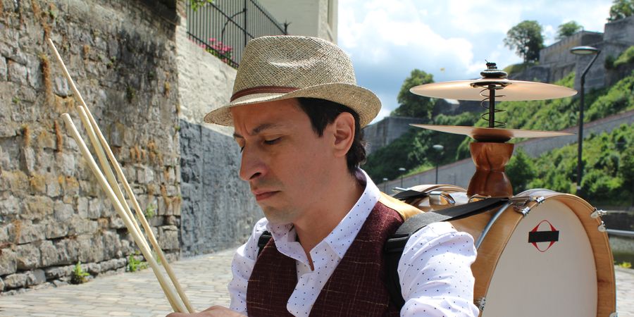 image - El Chinchinero – Adrian Diaz