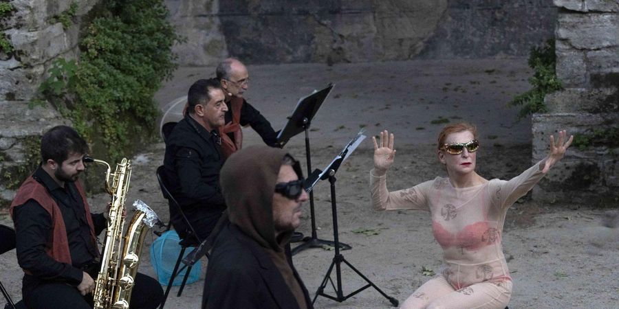 image - La Ribot & Asier Puga: Juana ficción