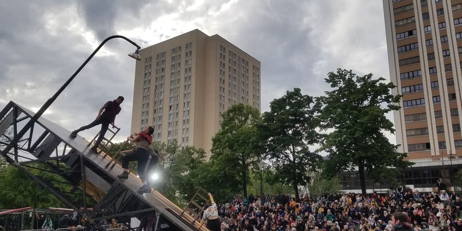 image - Collapsing Land | La Tournoyante Production