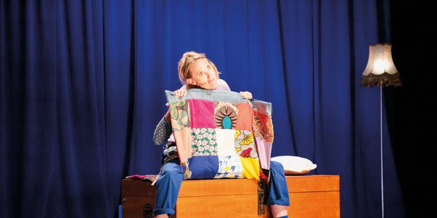 image - La Petite Fille aux tissus