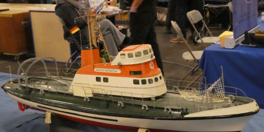 image - wedstrijd voor stoom aangedreven en radiobestuurde modelschepen