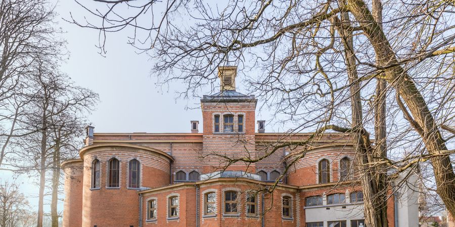 image - La Fondation Médicale Reine Elisabeth et la Chapelle Horta
