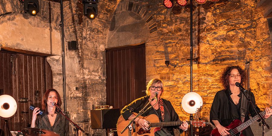 image - Beverly Jo Scott présente Divine Rebels