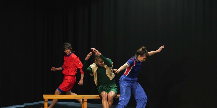 image - Three (+5 ans)