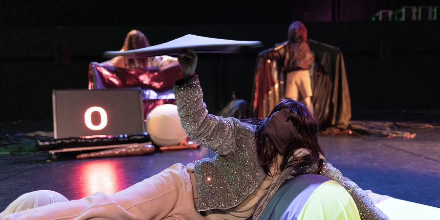 image - Piñata Cake