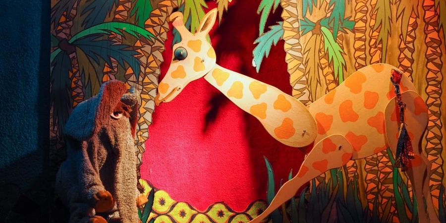 image - Le petit Eléphant Curieux