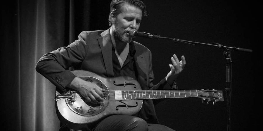 image - Guy Verlinde, muzikant/verhalenverteller in gezellige cafésetting