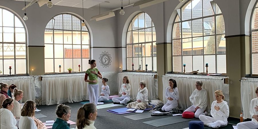 image - 200 uur Hatha Yoga Docenten opleiding
