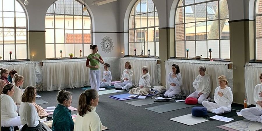 image - 200 uur Hatha Yoga leraren opleiding, Brussel
