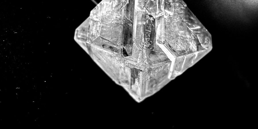 image - Introduction à l'alchimie des cristaux: Roxane Lahidji