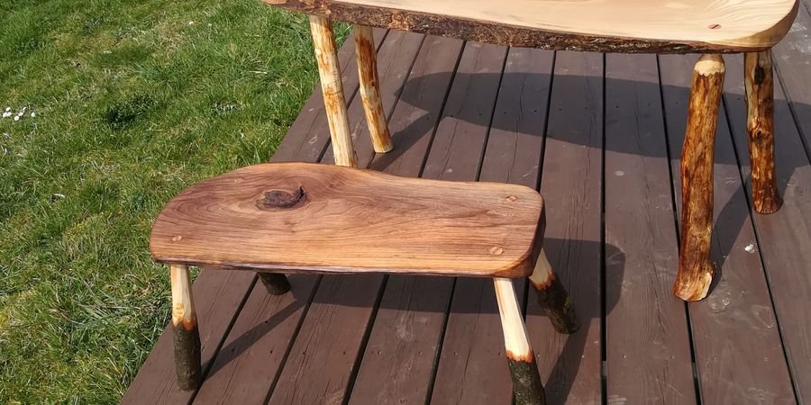 image - Stage créatif: création d'un petit banc ou d'une table de salon en bois brut