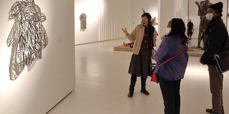 image - Standing Guides dans l'exposition permanente et dans l'exposition temporaire de l'AfricaMuseum
