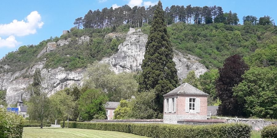 image - Yvoir, réserve naturelle de Champalle, château de Poilvache, entre Houx et Dinant, Bouvignes-sur-Meuse