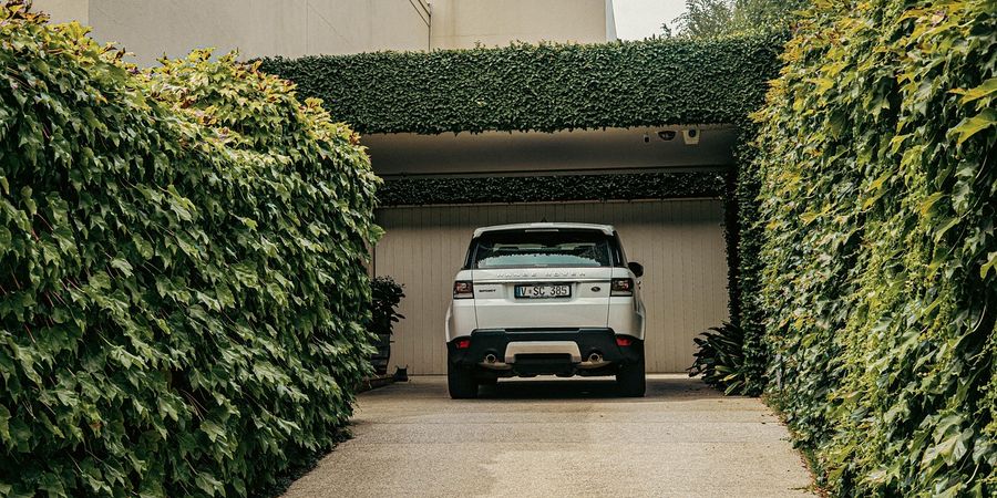 Van parkeerplek tot buitenruimte: een carport als gezellige overkapping